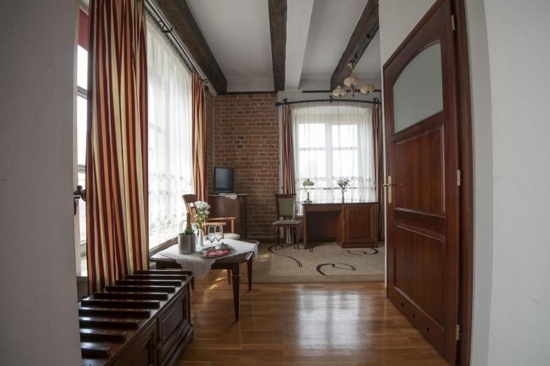 Hotel Restauracja Pod Parowozem Ostrowiec Świętokrzyski Buitenkant foto