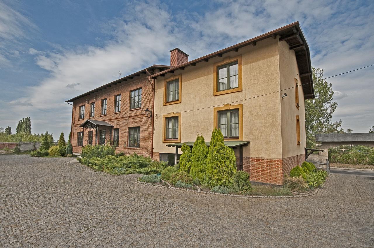 Hotel Restauracja Pod Parowozem Ostrowiec Świętokrzyski Buitenkant foto