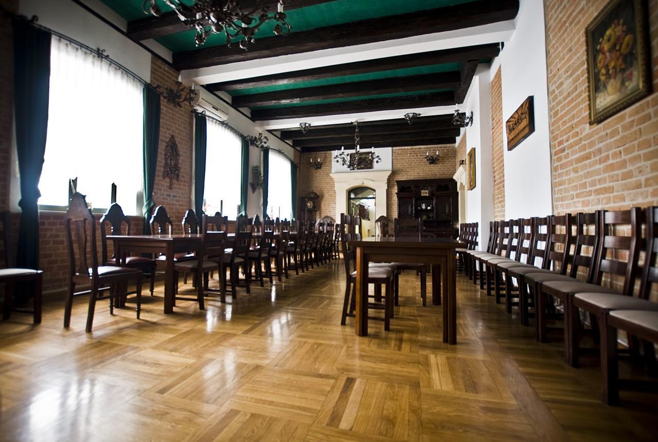 Hotel Restauracja Pod Parowozem Ostrowiec Świętokrzyski Buitenkant foto