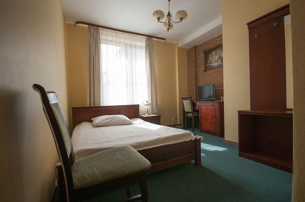 Hotel Restauracja Pod Parowozem Ostrowiec Świętokrzyski Buitenkant foto
