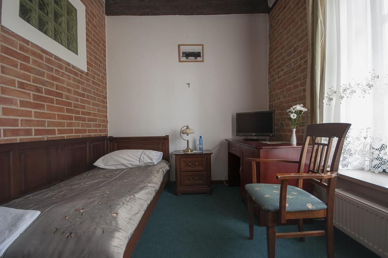 Hotel Restauracja Pod Parowozem Ostrowiec Świętokrzyski Buitenkant foto