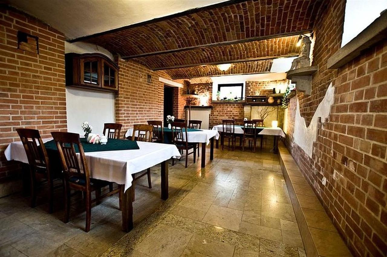 Hotel Restauracja Pod Parowozem Ostrowiec Świętokrzyski Buitenkant foto