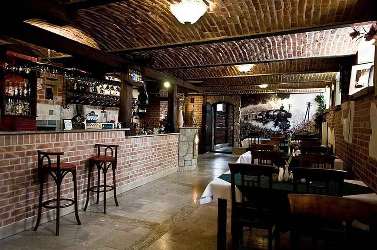 Hotel Restauracja Pod Parowozem Ostrowiec Świętokrzyski Buitenkant foto