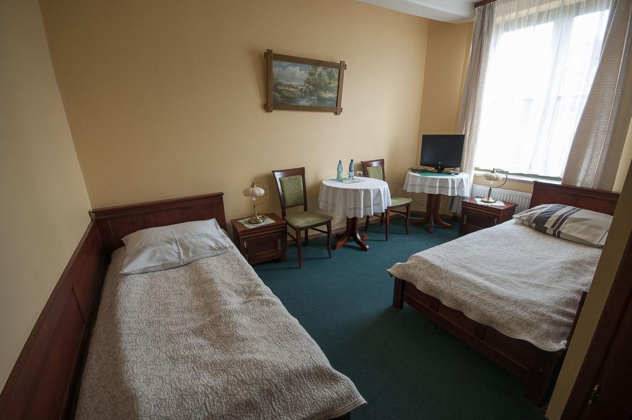 Hotel Restauracja Pod Parowozem Ostrowiec Świętokrzyski Buitenkant foto