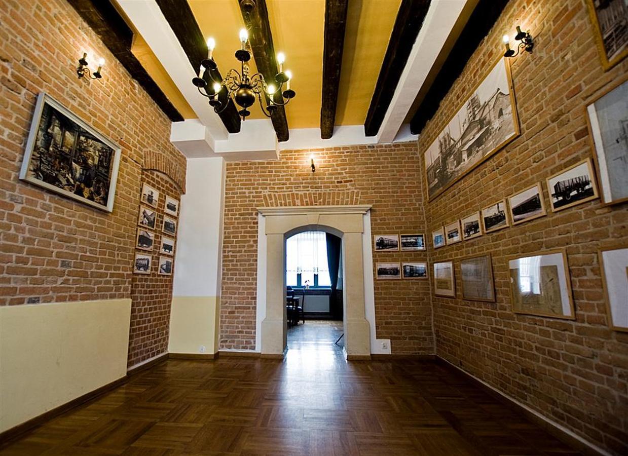 Hotel Restauracja Pod Parowozem Ostrowiec Świętokrzyski Buitenkant foto